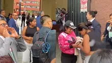 Postulante a la UNFV olvida su DNI, pero su madre corre hacia a ella y le da el documento a tiempo
