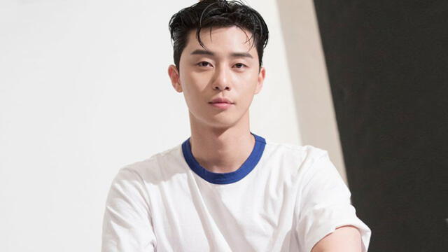 Desliza para ver más fotos de Park Seo Joon.
