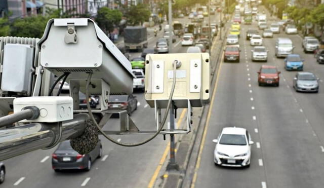 De acuerdo a los datos municipales, actualmente se encuentran activas 162 cámaras de velocidad en toda la ciudad, pero las nuevas incorporaciones previstas durante este año elevarán esa cifra a 212. Foto: Archivo. De acuerdo a los datos municipales, actualmente se encuentran activas 162 cámaras de velocidad en toda la ciudad, pero las nuevas incorporaciones previstas durante este año elevarán esa cifra a 212. Foto: Archivo.