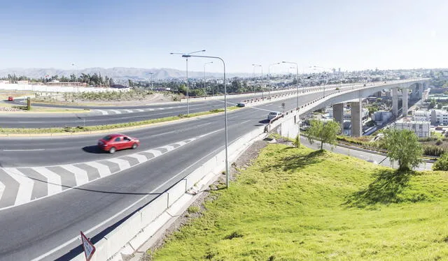 El puente Chilina, inaugurado en noviembre de 2014 por el Gobierno Regional de Arequipa, conecta los distritos de Miraflores, Alto Selva Alegre, Yanahuara, Cayma y Cerro Colorado. Foto: Cemento Yura El puente Chilina, inaugurado en noviembre de 2014 por el Gobierno Regional de Arequipa, conecta los distritos de Miraflores, Alto Selva Alegre, Yanahuara, Cayma y Cerro Colorado. Foto: Cemento Yura