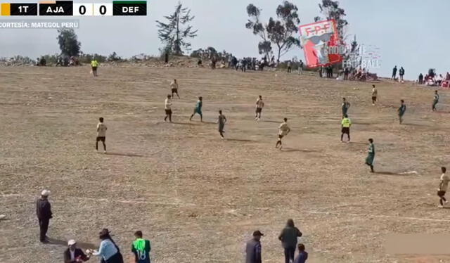 La Copa Perú, dónde en pleno 2025 se juega en una cancha inclinada y casi a la altura de las nubes. Foto: Facebook / Sin Guión La Copa Perú, dónde en pleno 2025 se juega en una cancha inclinada y casi a la altura de las nubes. Foto: Facebook / Sin Guión